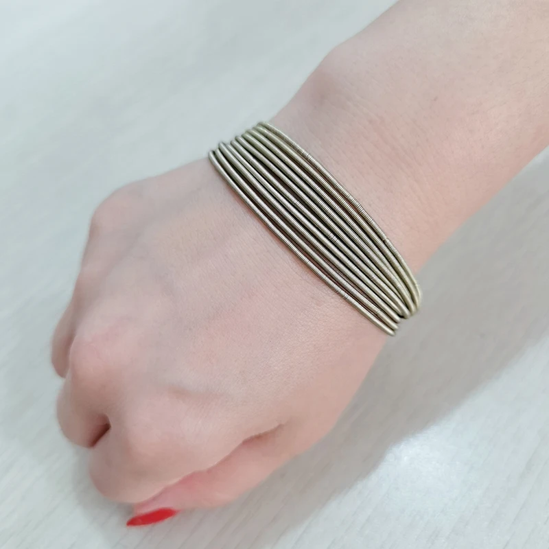 New Fashion Jewelry Women's Gift Carbon Steel Material Diameter 1.7mm Spring Screw Head Can Open Elastic Color Spring Bracelet