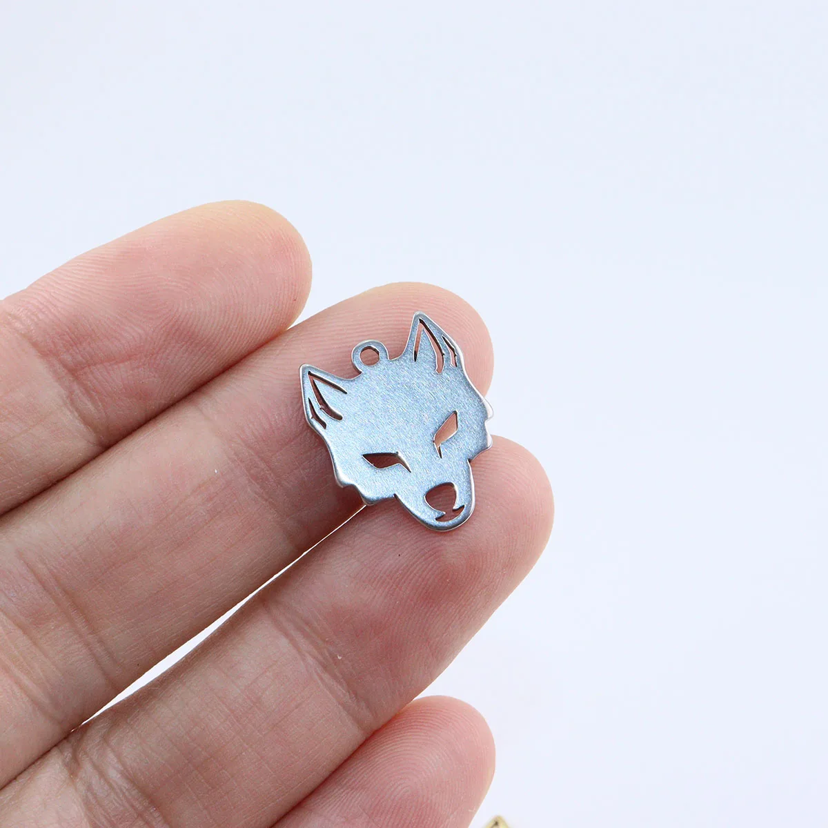 10pcs 20mm Wholesale Stainless Steel Wolf Head Charms Pendant DIY Necklace Earrings Bracelets Unfading Colorless 2 Colors