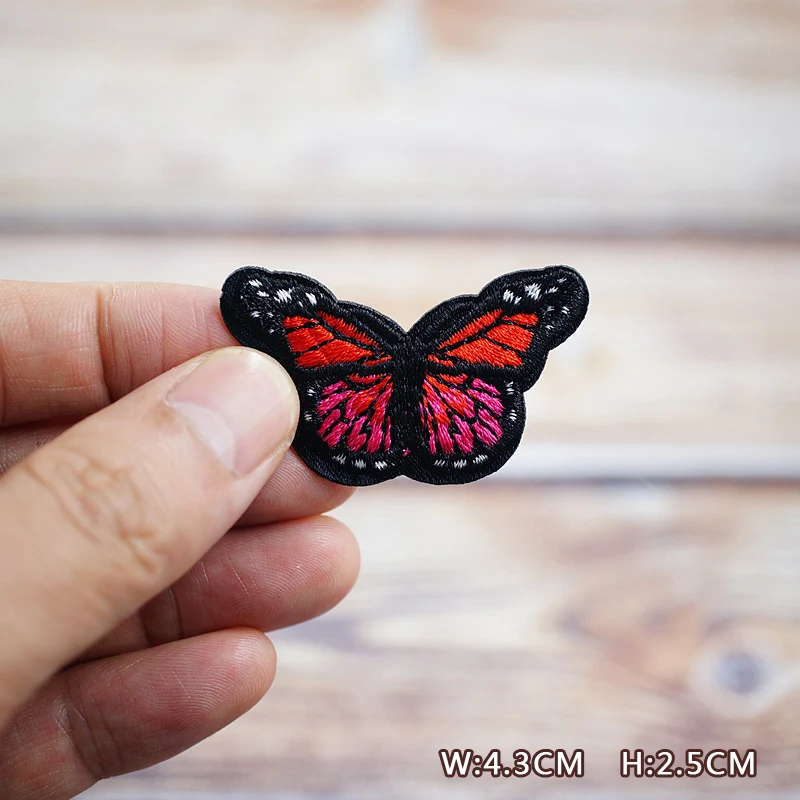 Color Butterfly Purple Pink Yellow DIY Patches Embroidery For T-Shirt Iron On Appliques Clothes Jeans Stickers Badges Parche