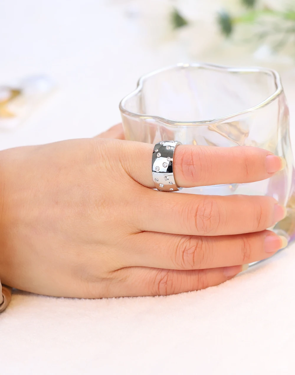 NIBASTAR Simple Stainless Steel Women 10mm Ring Shining Crystal Wedding Promise Jewelry Accessories Wholesale Retail