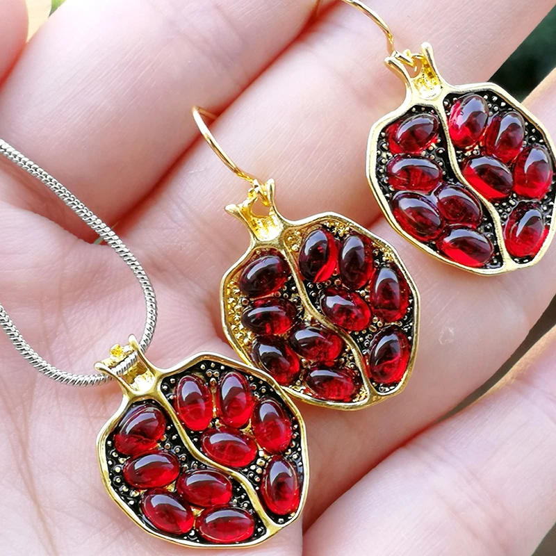 Vintage Fruit Pomegranate Pendant Necklace Retro Red Crystal CZ Pomegranate Stone Necklace Women Wedding Jewelry Birthday Gifts