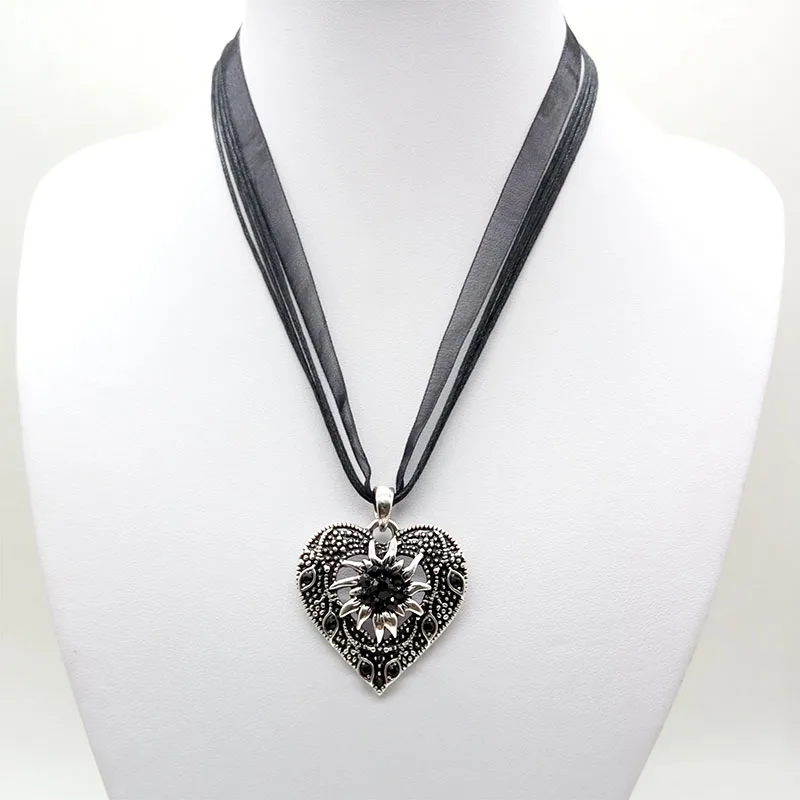 Heart Shape Vintage Carved Edelweiss Pendant Necklace Women Multicolor Rhinestone Ribbon Rope Necklace Oktoberfest Jewelry