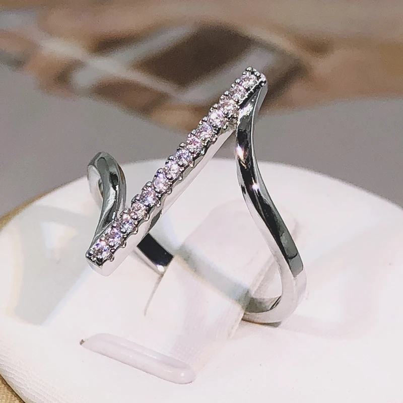 High Quality Unique “Z” Shape Silver Color Women Finger Ring Wedding Band Bridal Shine Crystal Zircon Fashion Party Wedding Ring