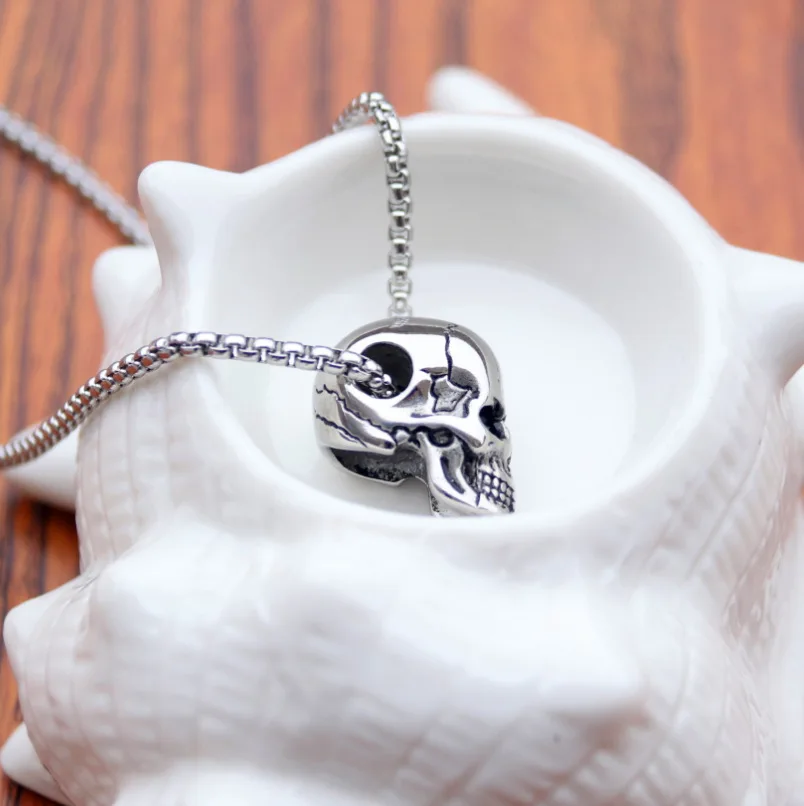 Horror Skull Head Pendant Men's Necklace New Fashion Sliding Metal Pendant Accessories Party Jewelry