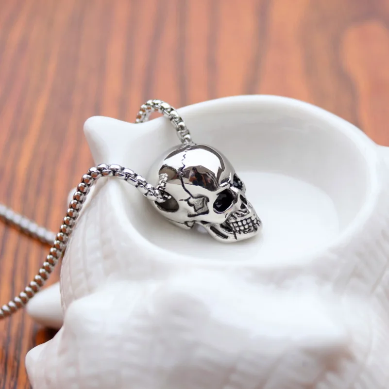 Horror Skull Head Pendant Men's Necklace New Fashion Sliding Metal Pendant Accessories Party Jewelry