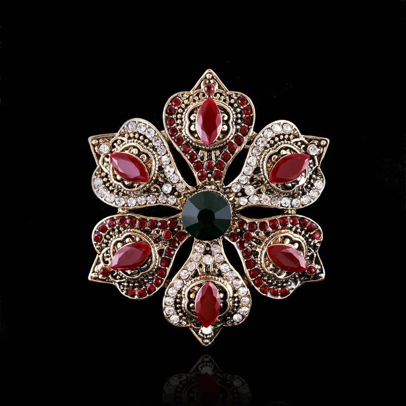 High Quality Fashion Baroque Court Retro Brooch Personality Hollow Badge Corsage High-end Christmas Gift Clothing Accessories