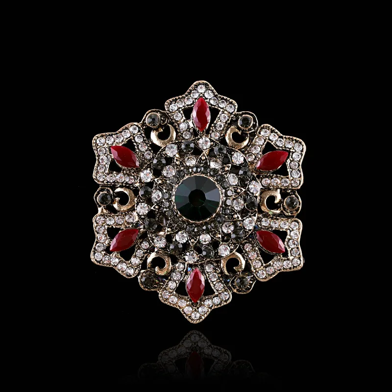 High Quality Fashion Baroque Court Retro Brooch Personality Hollow Badge Corsage High-end Christmas Gift Clothing Accessories