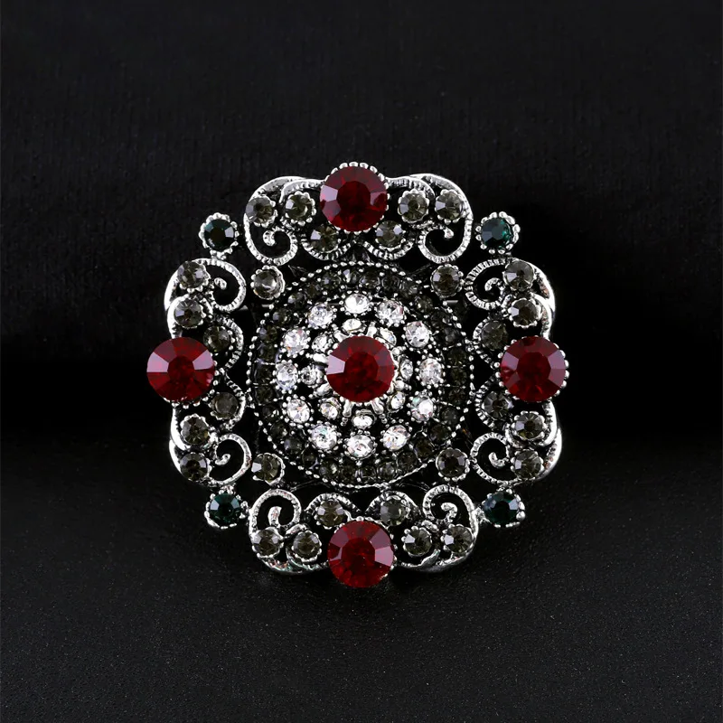 High Quality Fashion Baroque Court Retro Brooch Personality Hollow Badge Corsage High-end Christmas Gift Clothing Accessories