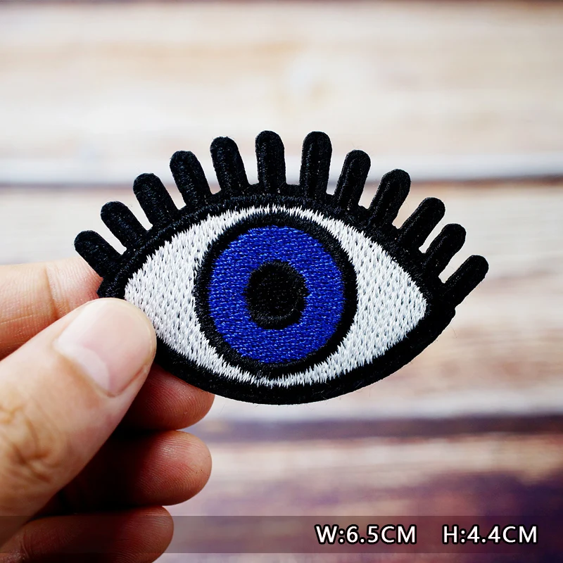 Dinosaur Eye Cat Heart Shoes Patches Embroidery For T-Shirt Iron On Appliques Clothes Jeans Stickers Badges Lightning Hand Beer