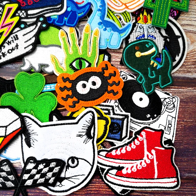Dinosaur Eye Cat Heart Shoes Patches Embroidery For T-Shirt Iron On Appliques Clothes Jeans Stickers Badges Lightning Hand Beer