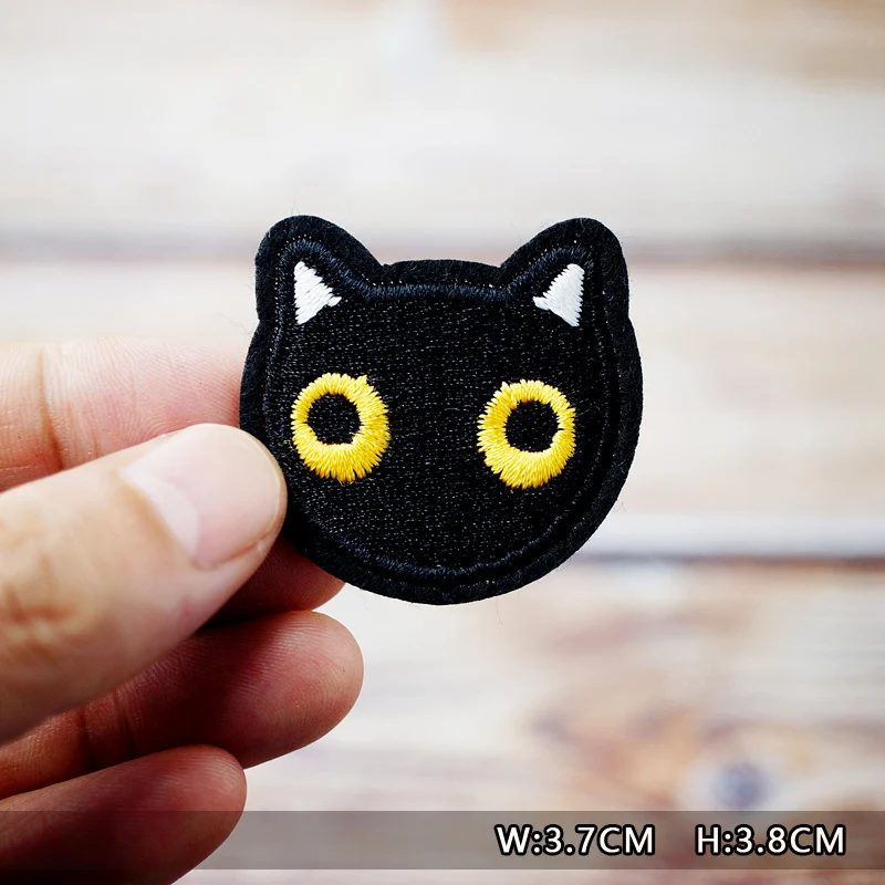 Dinosaur Eye Cat Heart Shoes Patches Embroidery For T-Shirt Iron On Appliques Clothes Jeans Stickers Badges Lightning Hand Beer