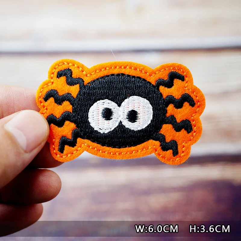 Dinosaur Eye Cat Heart Shoes Patches Embroidery For T-Shirt Iron On Appliques Clothes Jeans Stickers Badges Lightning Hand Beer