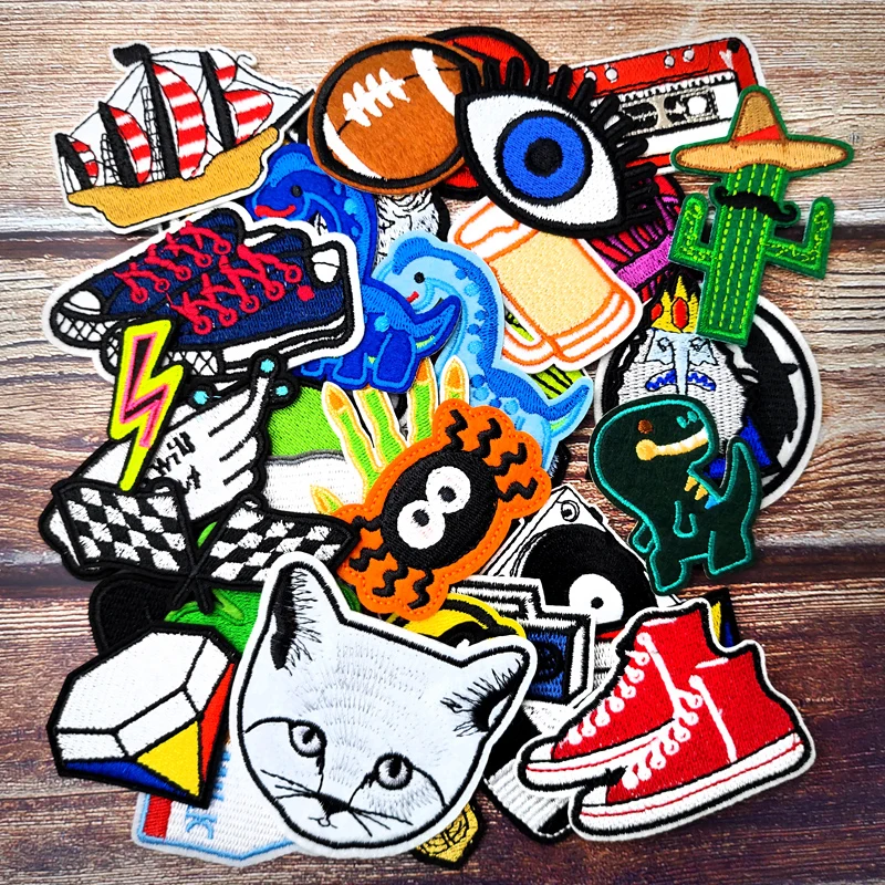 Dinosaur Eye Cat Heart Shoes Patches Embroidery For T-Shirt Iron On Appliques Clothes Jeans Stickers Badges Lightning Hand Beer