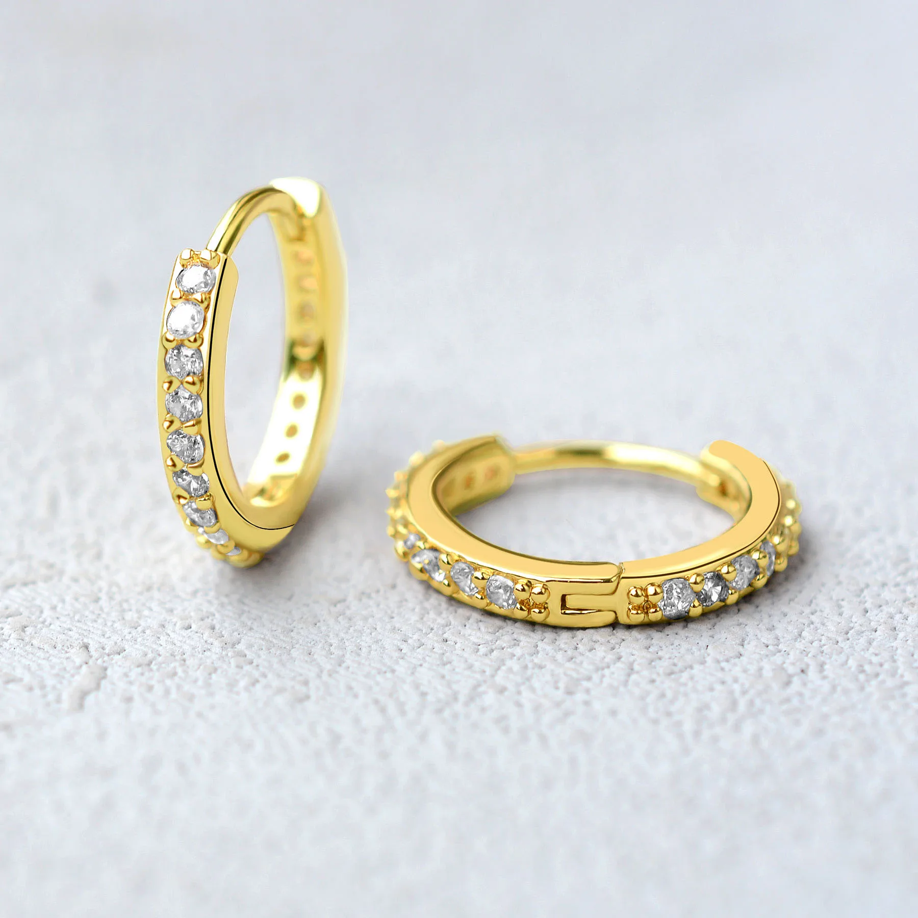 Rainbow CZ Huggies Hoop Earrings Girl Tiny Rings Cartilage Small Helix Piercing Tragus Conch Earlobe Circle Men Hoops Arete