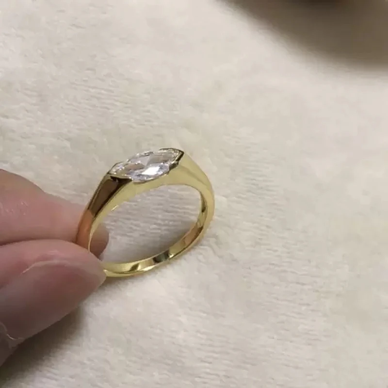 Huitan Smooth Rings for Women High-quality Gold Color Wedding Engagement Promise Rings Anniversary Gift Timeless Style Jewelry