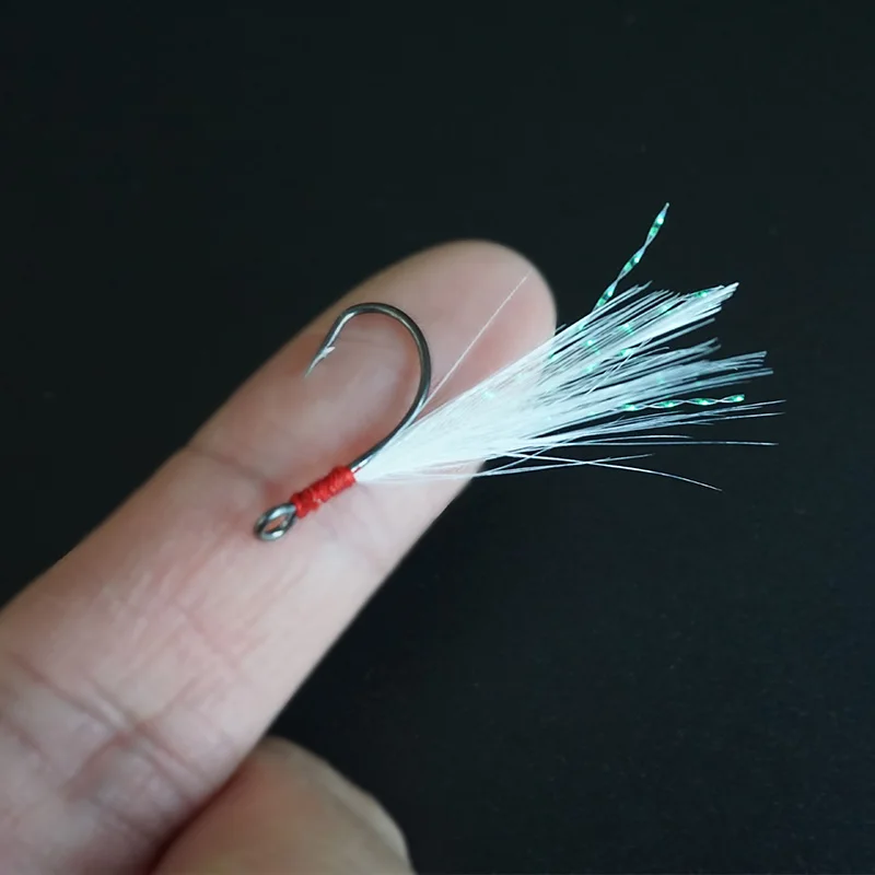 OUTKIT 10pcs High Carbon Steel Fishing Single Hook with Feather Carp Hook Fishing Hook With Ring Fish Hooks For Lure Spoon