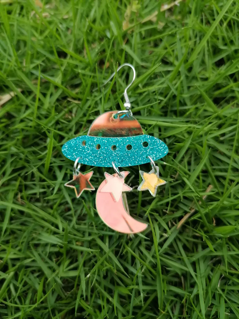FishSheep Colorful Acrylic Geometric Star Moon Butterfly Drop Earrings For Women Cute Transparent Laser Dangle Earrings Jewelry