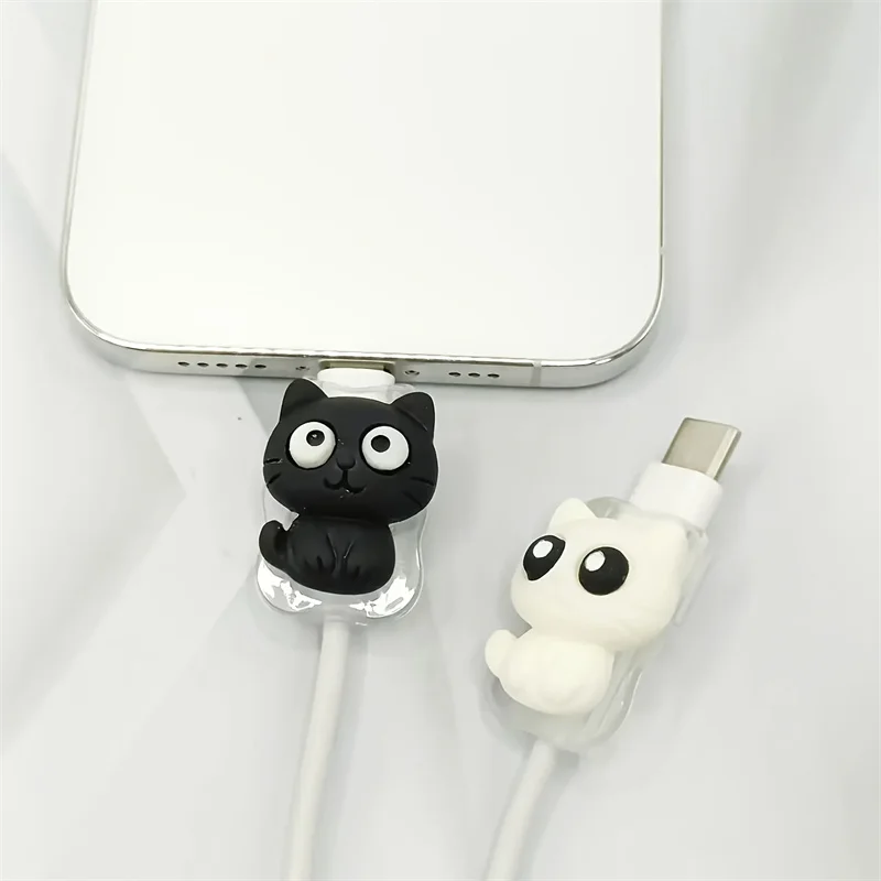 2pcs Novelty Cat-themed Cable Protectors Adorable Design Durable Plastic Connector Cover for iPhone / Type-C Charging Interface