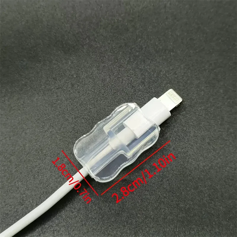 2pcs Novelty Cat-themed Cable Protectors Adorable Design Durable Plastic Connector Cover for iPhone / Type-C Charging Interface