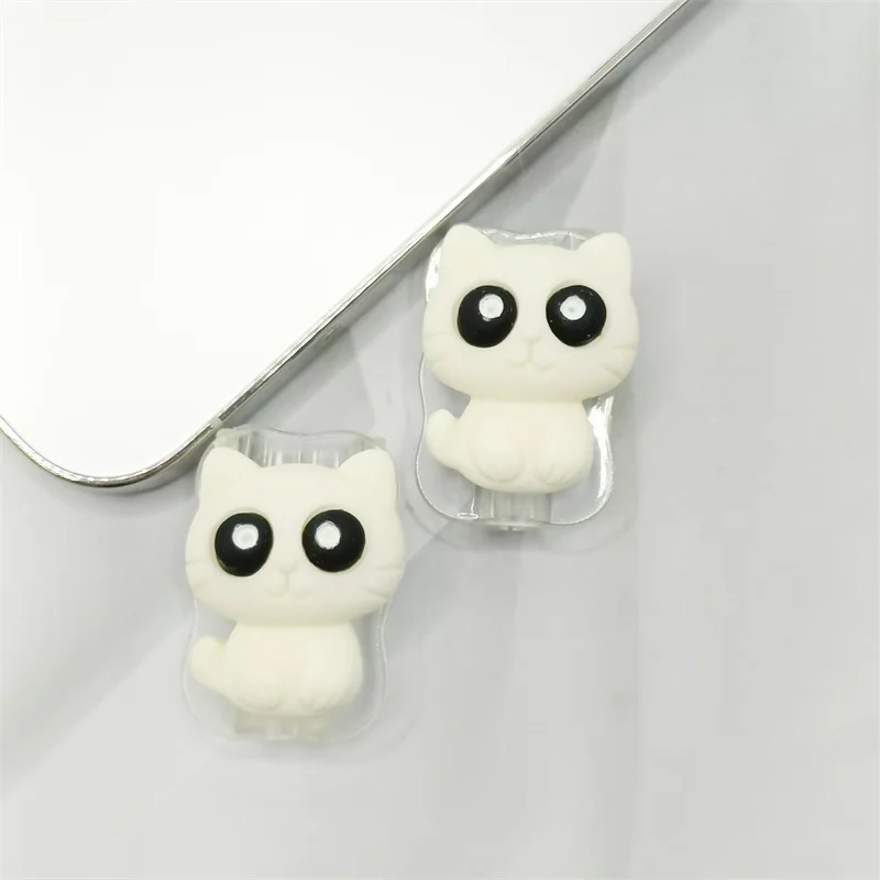 2pcs Novelty Cat-themed Cable Protectors Adorable Design Durable Plastic Connector Cover for iPhone / Type-C Charging Interface