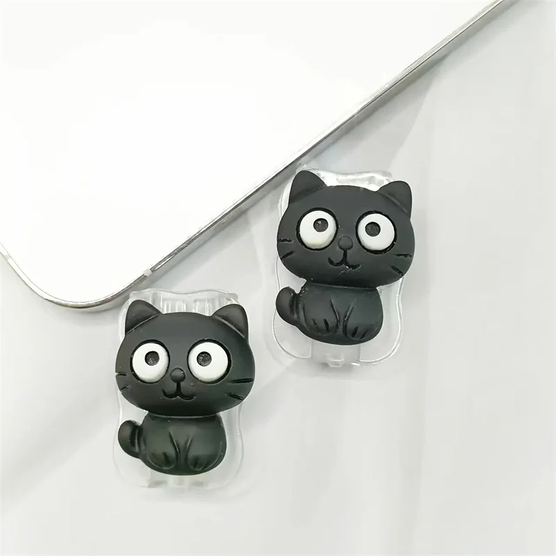 2pcs Novelty Cat-themed Cable Protectors Adorable Design Durable Plastic Connector Cover for iPhone / Type-C Charging Interface