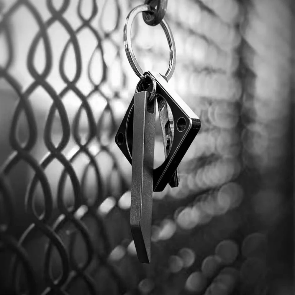 Edc Pry Bar, Edc Keychain Tool, Heavy Duty Stainless Steel Keychain Pocket Pry Bar for Everyday Carry and Outdoor Activities - M