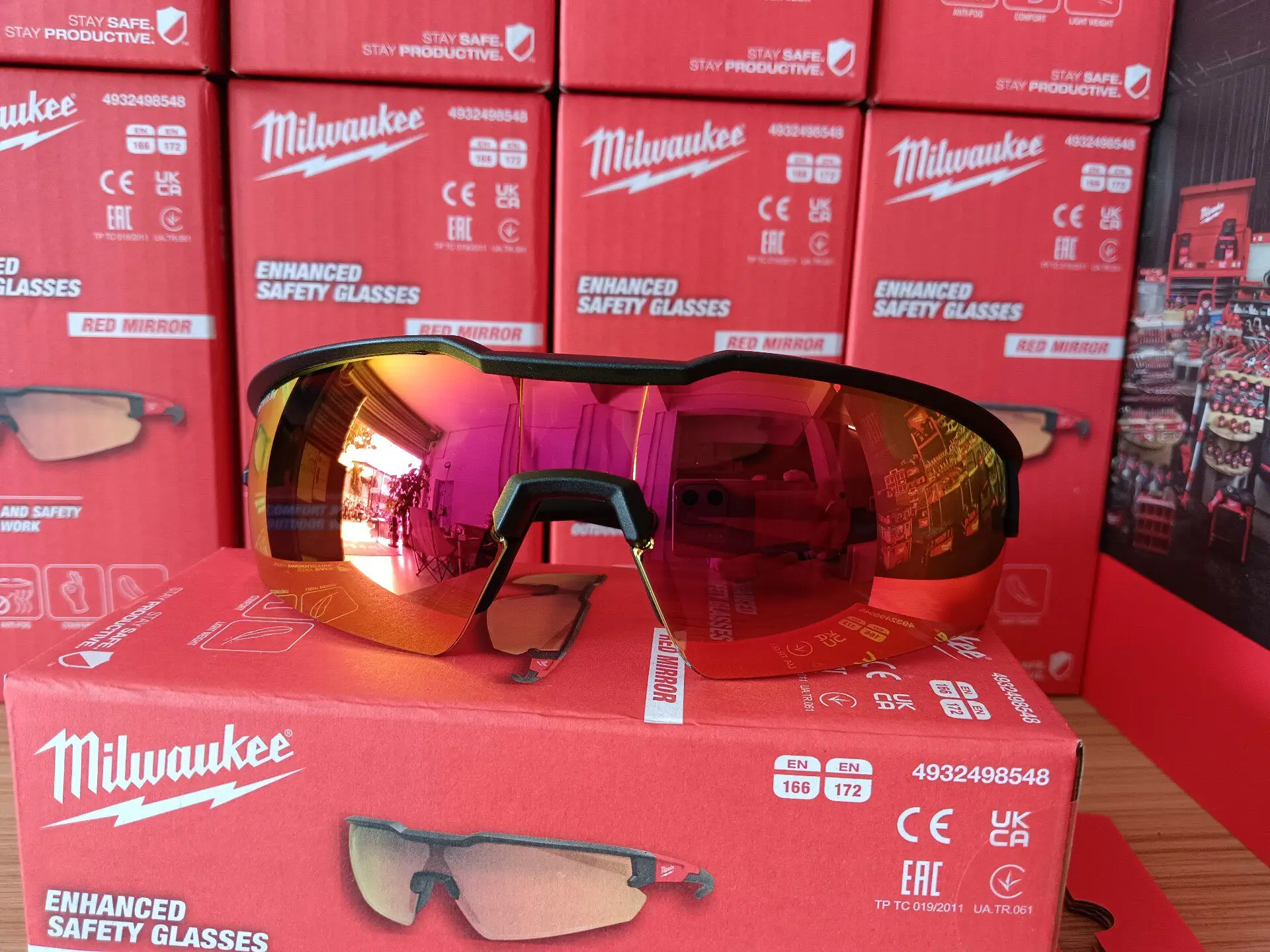 Milwaukee 4932498548 Safety Glasses, Anti-Scratch Anti-Fog Orange Mirror Lens Protective Eyewear for Work & Outdoor