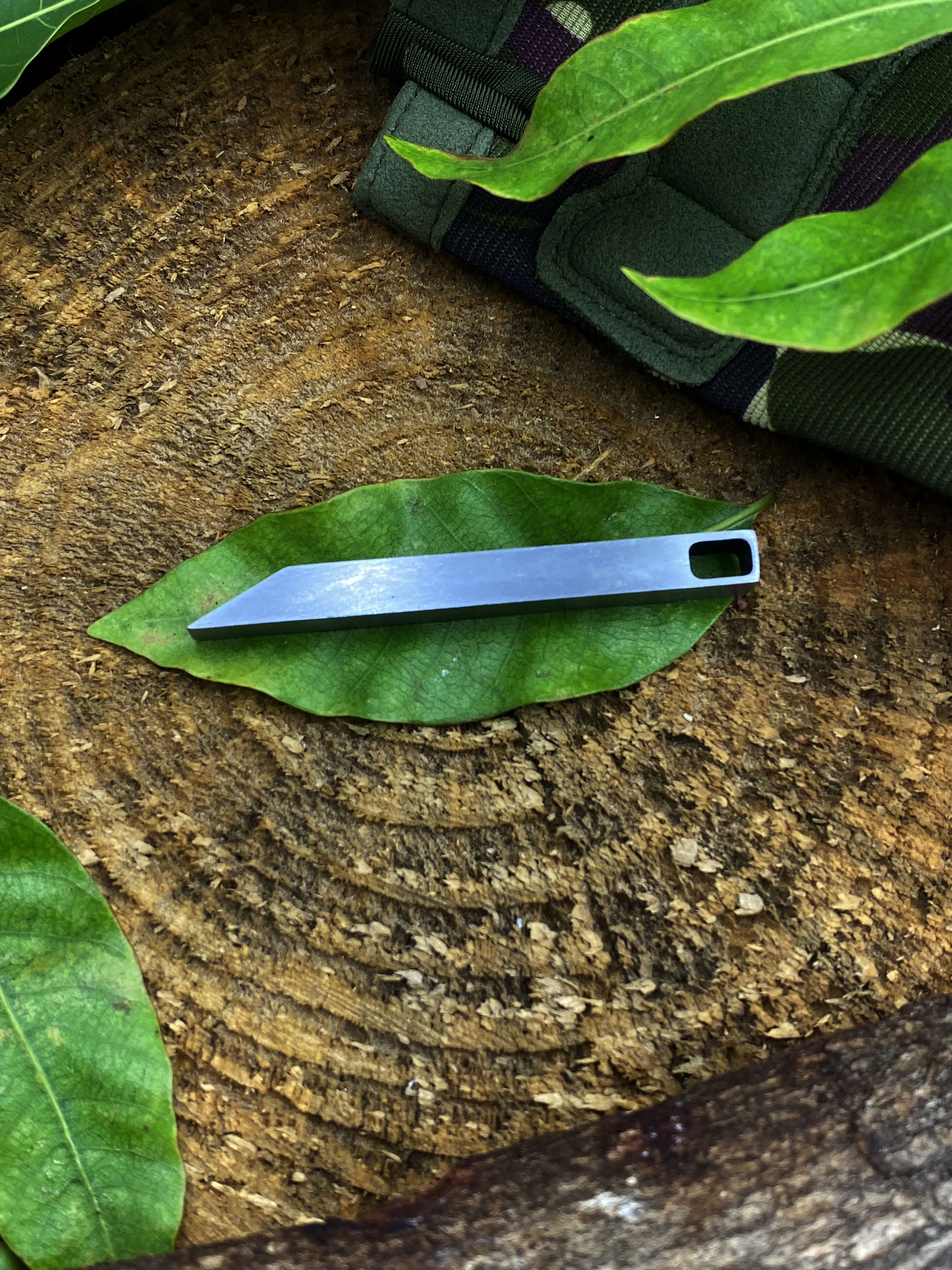 EDC Stainless Steel Mini Pry Bar Multi-Tool Keychain with Screwdriver, Box Opener and Minimalist Tool Functions