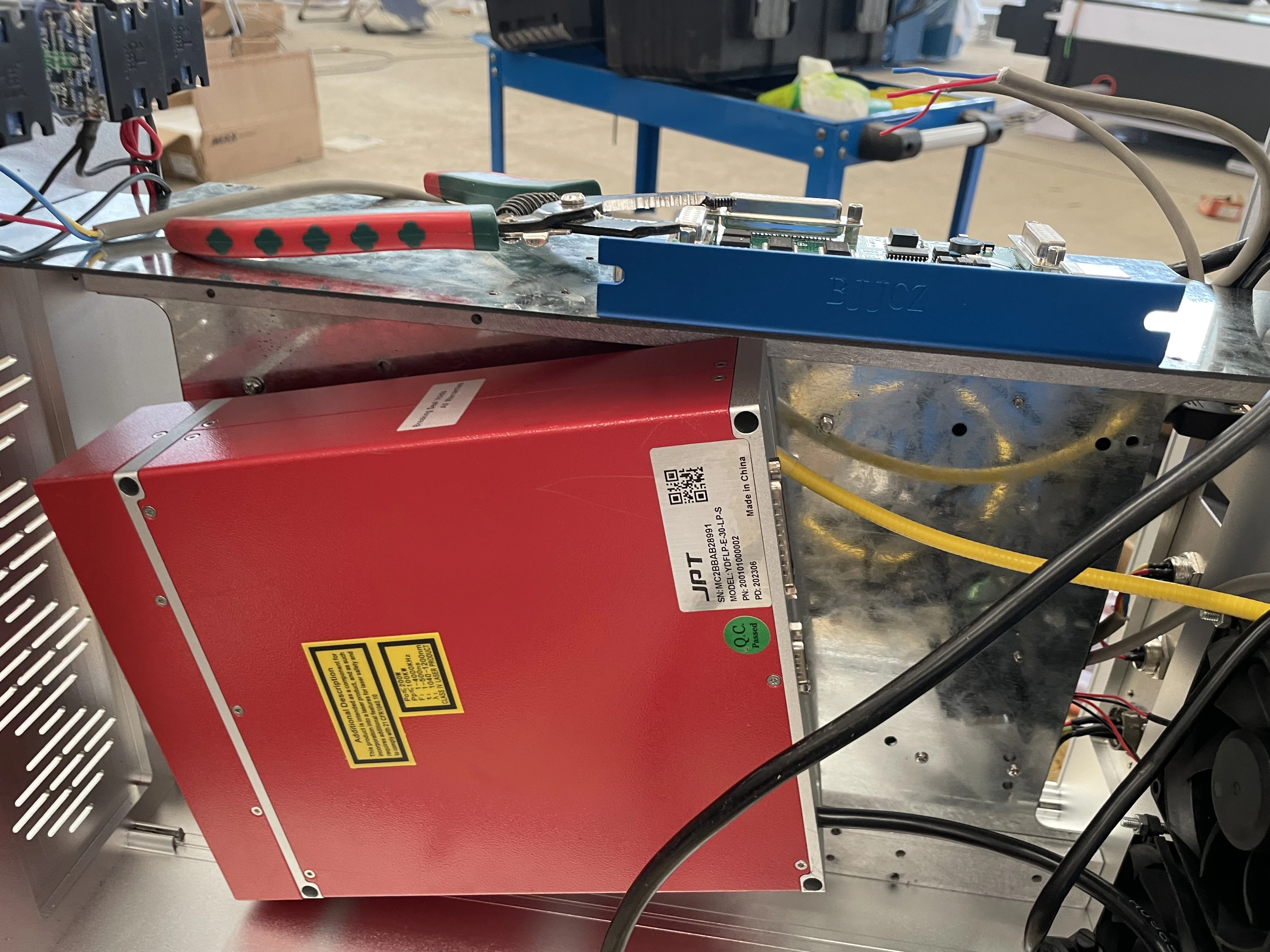 Raycus JPT MOPA M7 Fiber Laser Marking Engraving Machine 30W 50W 60W For Ring Jewelry Steel Metal With Rotary Axis