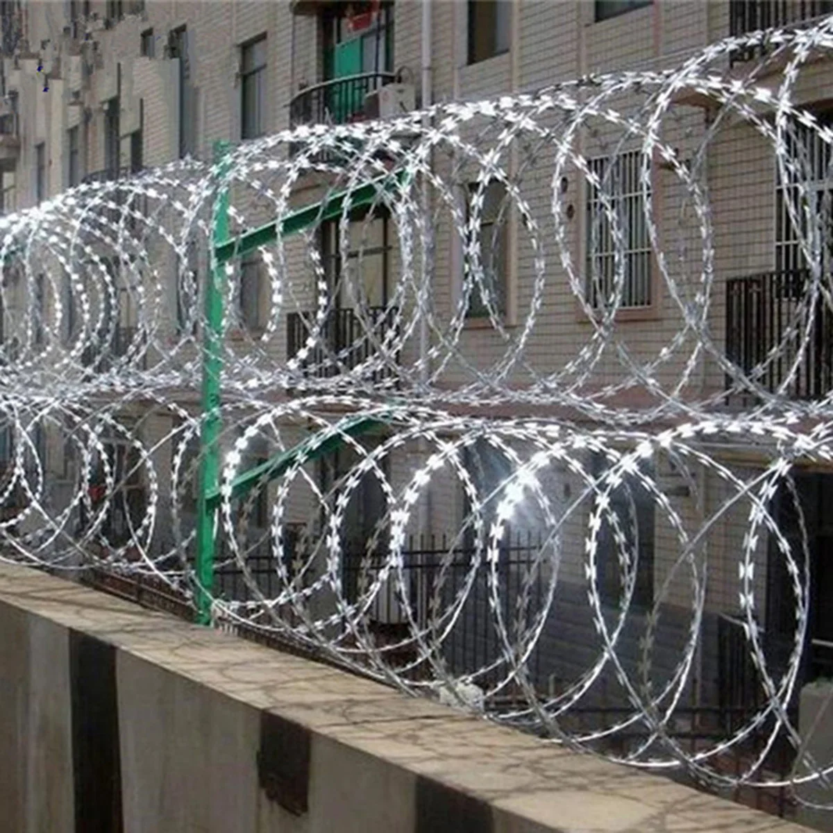 20m Blade Barbed Wire Stainless Steel Anti-theft Welding Blade Barbed Wire Wall Anti Climbing Isolation Protective Net