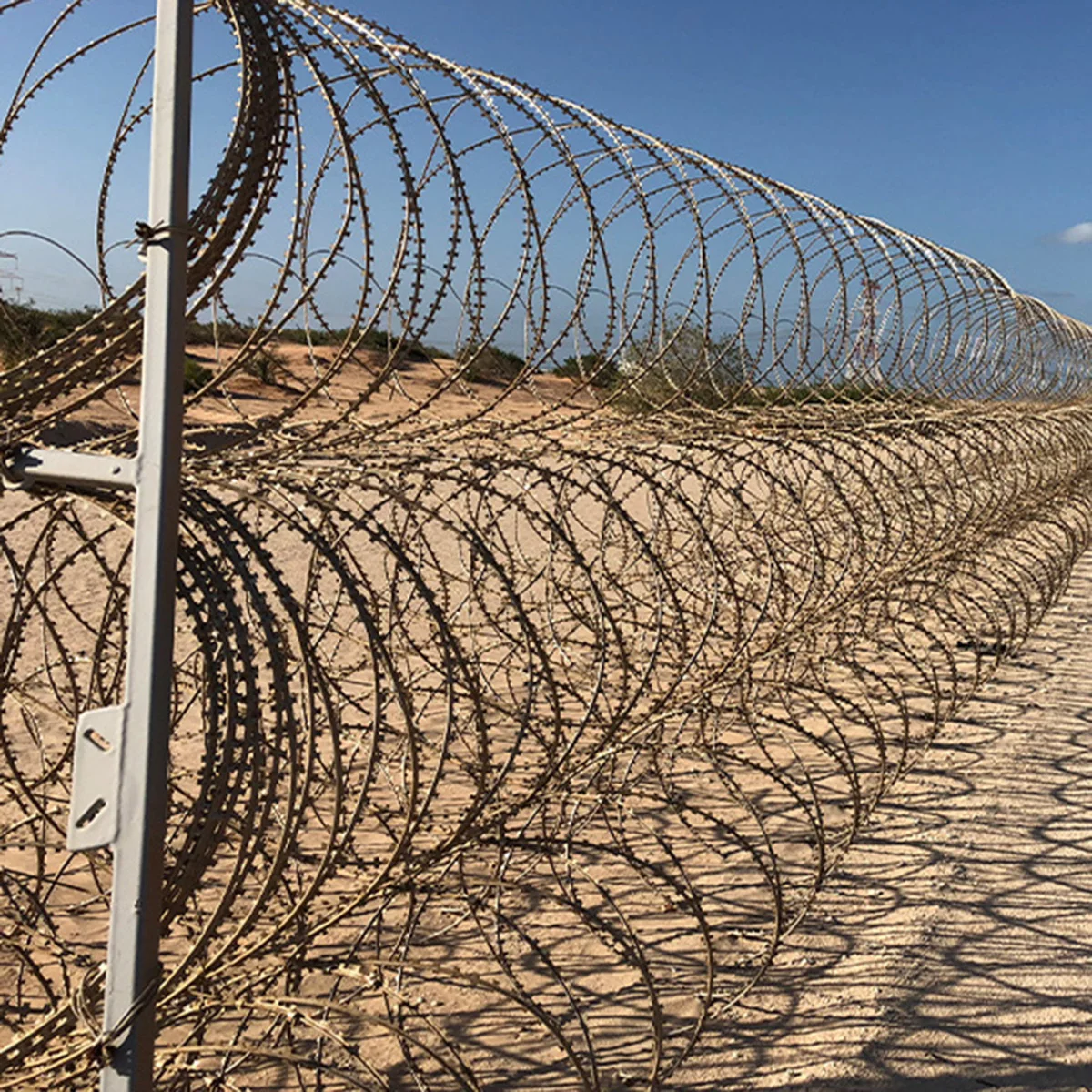 20m Blade Barbed Wire Stainless Steel Anti-theft Welding Blade Barbed Wire Wall Anti Climbing Isolation Protective Net