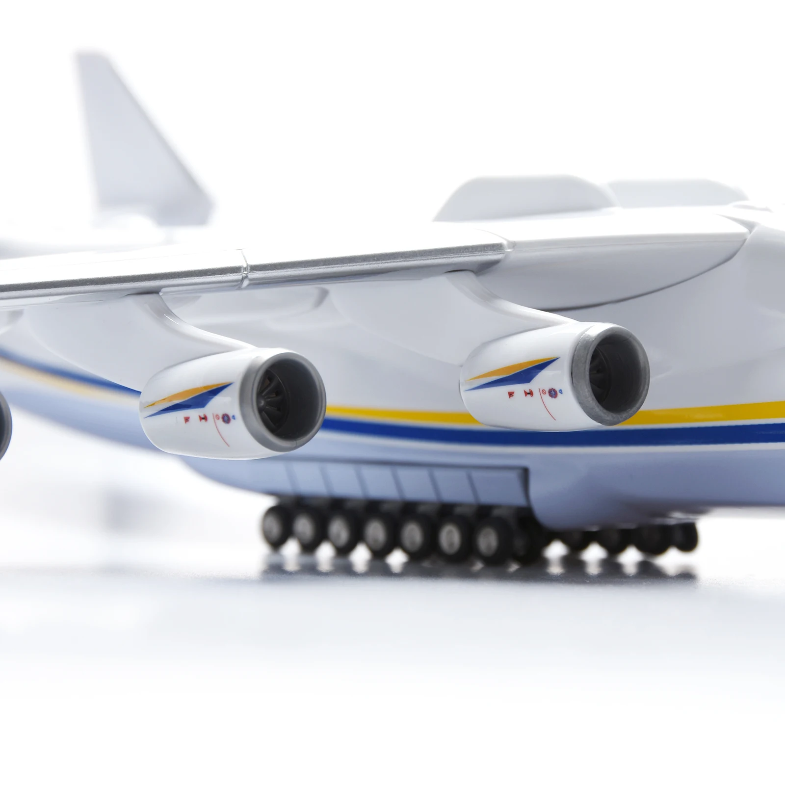 Highly Detailed Airplane 1/200 Antonov Ukraine An-225 Aircraft Strategic Transport Resin Plane Model 16.6" Souvenir Home Decora
