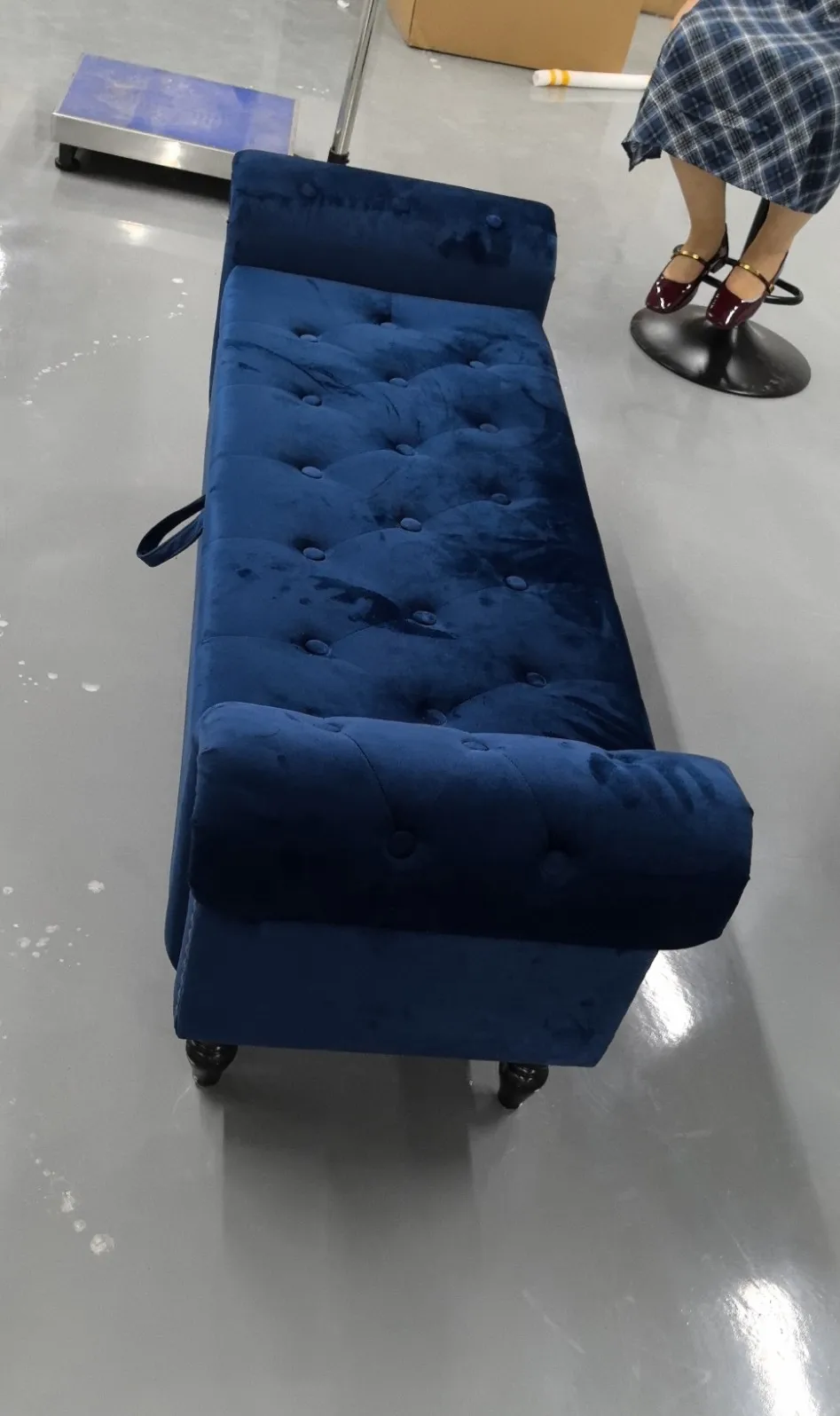 Velvet Storage Bench Upholstered Tufted Ottoman Bench w/ Arms Large Storage Space End of Bed Bench for Bedroom Living Room