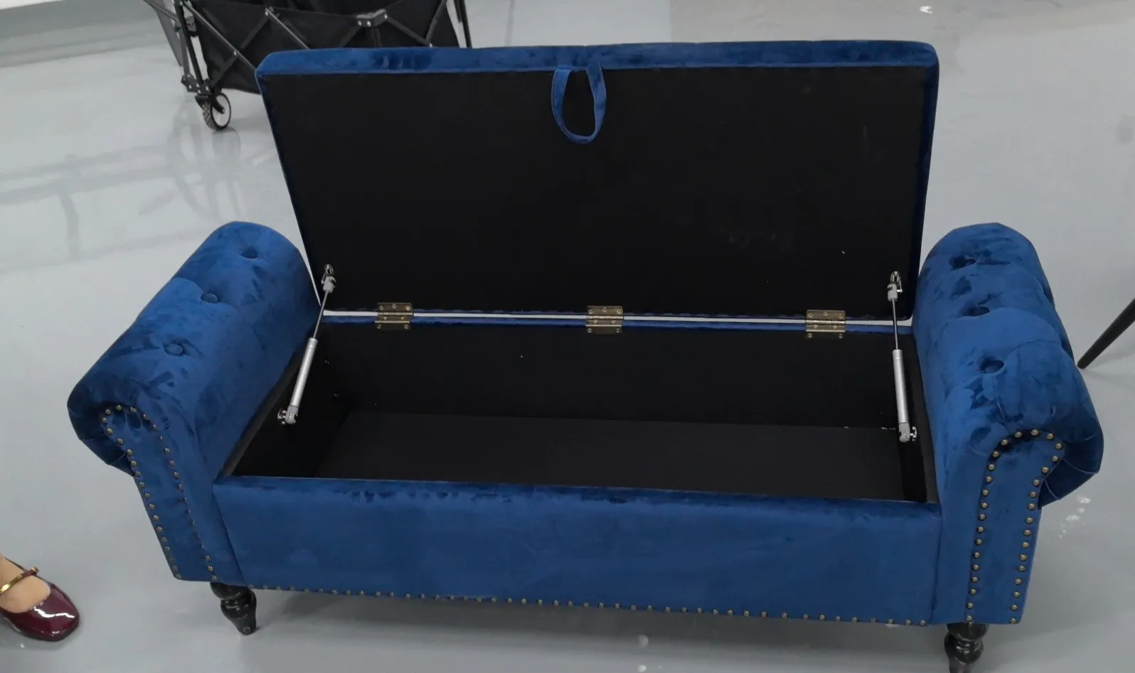 Velvet Storage Bench Upholstered Tufted Ottoman Bench w/ Arms Large Storage Space End of Bed Bench for Bedroom Living Room