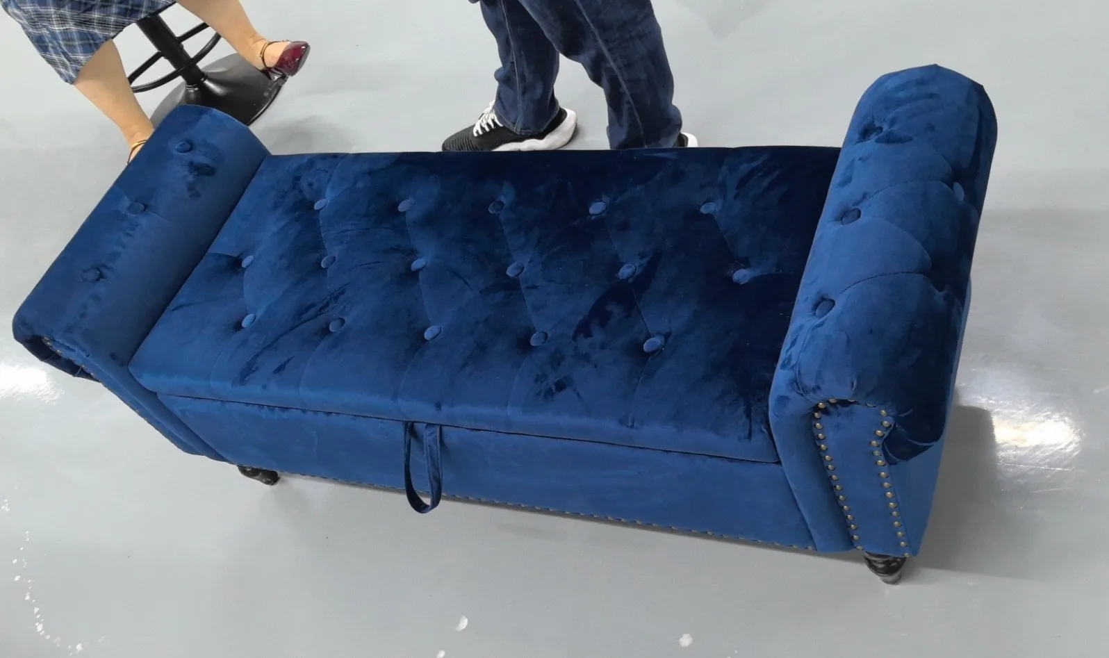 Velvet Storage Bench Upholstered Tufted Ottoman Bench w/ Arms Large Storage Space End of Bed Bench for Bedroom Living Room