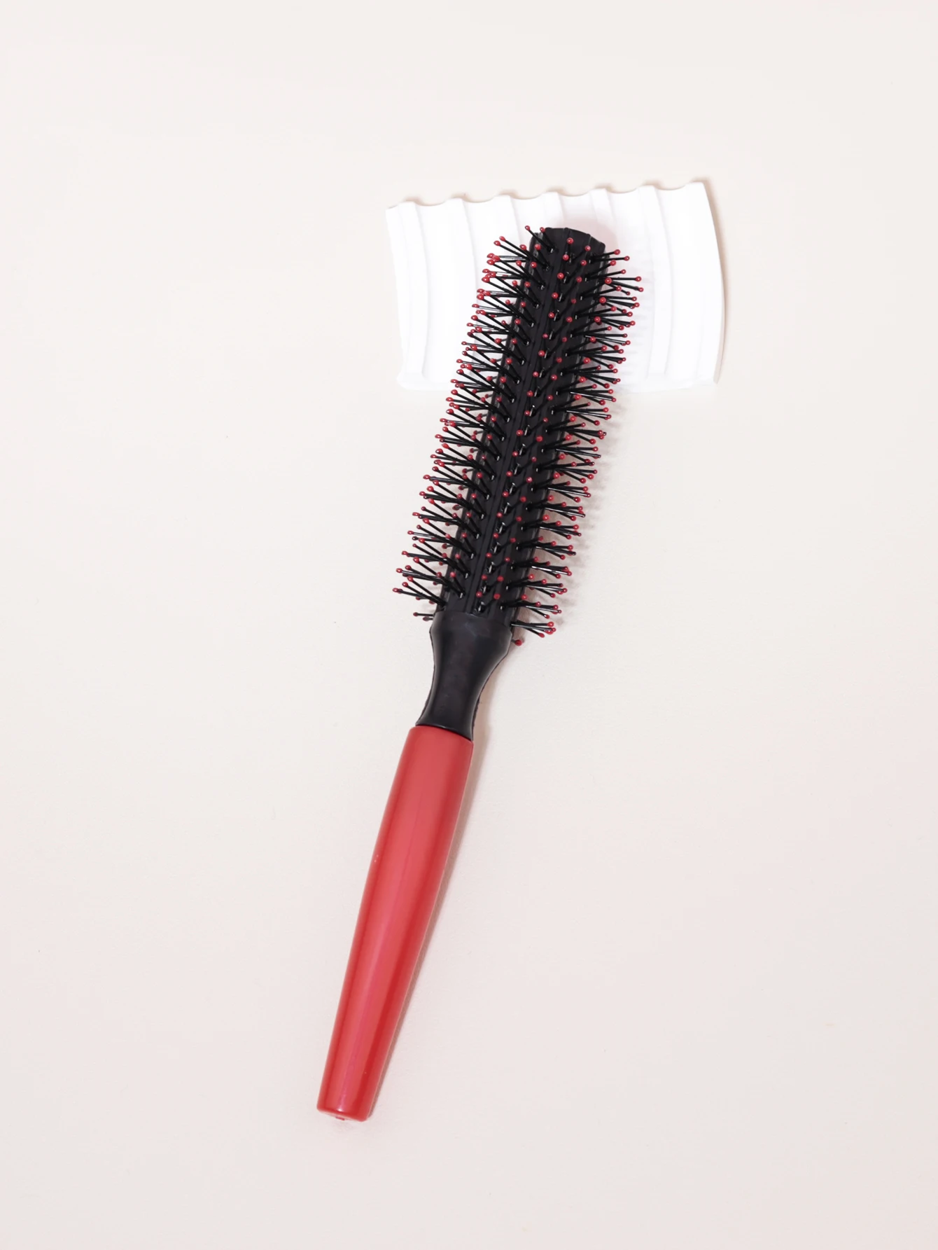 Professional Anti-Static Cylindrical Bristle Curly Hair Styling Round Comb Nylon Teeth Roller Comb Special for Real Hair Wigs
