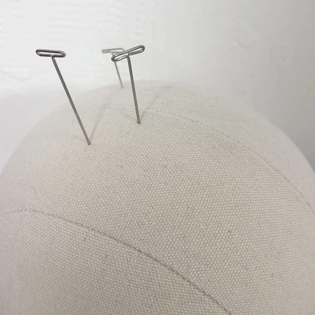 Professional Hair Extension Needle And Thread Set Curved Needle with Black/White Threads for DIY Wig Making