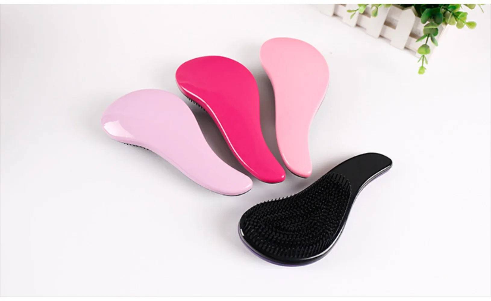 Magic Hairbrush Anti-Tangling Curly Hair Comb Scalp Massage Anti-static Grooming Smooth Soft Brush Wig Salon Hair Styling Tools