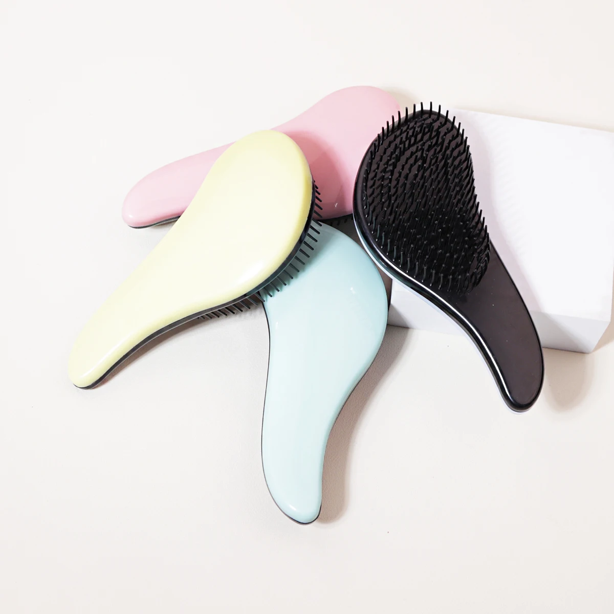 Antistatic massage brush winding shower massage brush wet hair curly brush salon hairdressing tool Special for real hair wigs