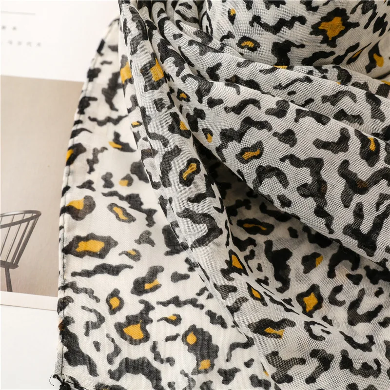 2023 Fashion Paisley Abstract Floral Tassel Viscose Shawl Scarf Lady High Quality Wrap Thin Pashmina Stole Muslim Hijab 180*90Cm