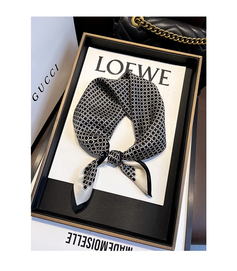 100% Silk 2024 Autumn Female Fashion Scarves New Dustproof Kerchief Popular Sunscreen Square Towel Luxury Leopard Print Shawl