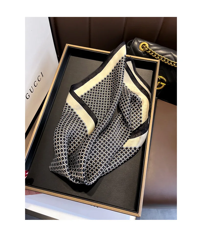 100% Silk 2024 Autumn Female Fashion Scarves New Dustproof Kerchief Popular Sunscreen Square Towel Luxury Leopard Print Shawl