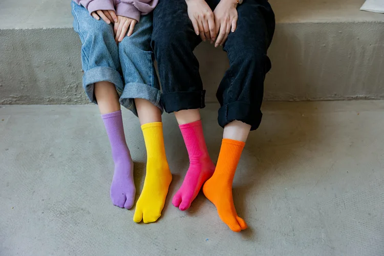 Color five-finger cotton sweat-absorbing breathable sports socks Japanese candy color split-toe women's socks