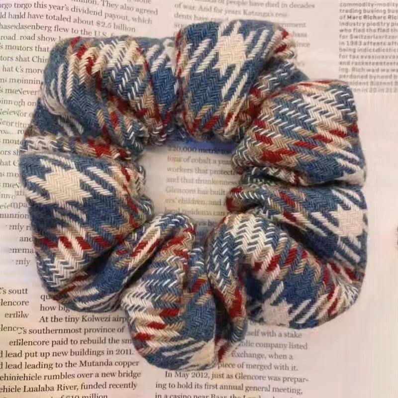 2023 New Year Winter Tweed Hair Chouchous 5pcs Scrunchy Pack Women Retro Style French Scrunches Ponytail Holder Headwear