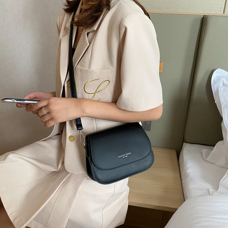 Yogodlns Trendy Saddle Shoulder Bag Women PU Leather Crossbody Bag Simple Solid Color Flap Messenger Bag Designer Handbags Pouch