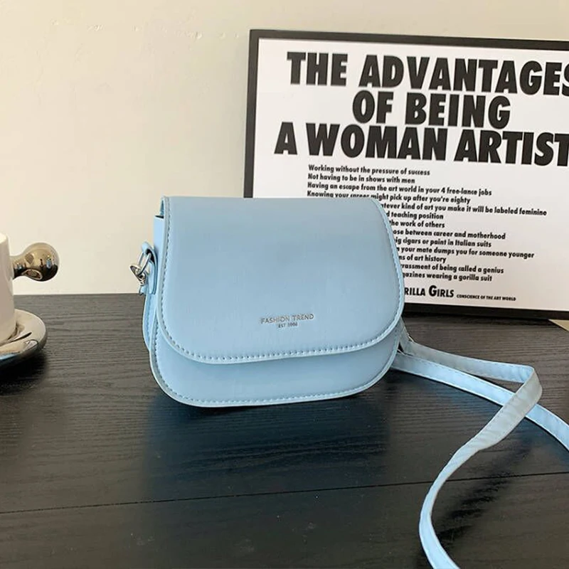 Yogodlns Trendy Saddle Shoulder Bag Women PU Leather Crossbody Bag Simple Solid Color Flap Messenger Bag Designer Handbags Pouch