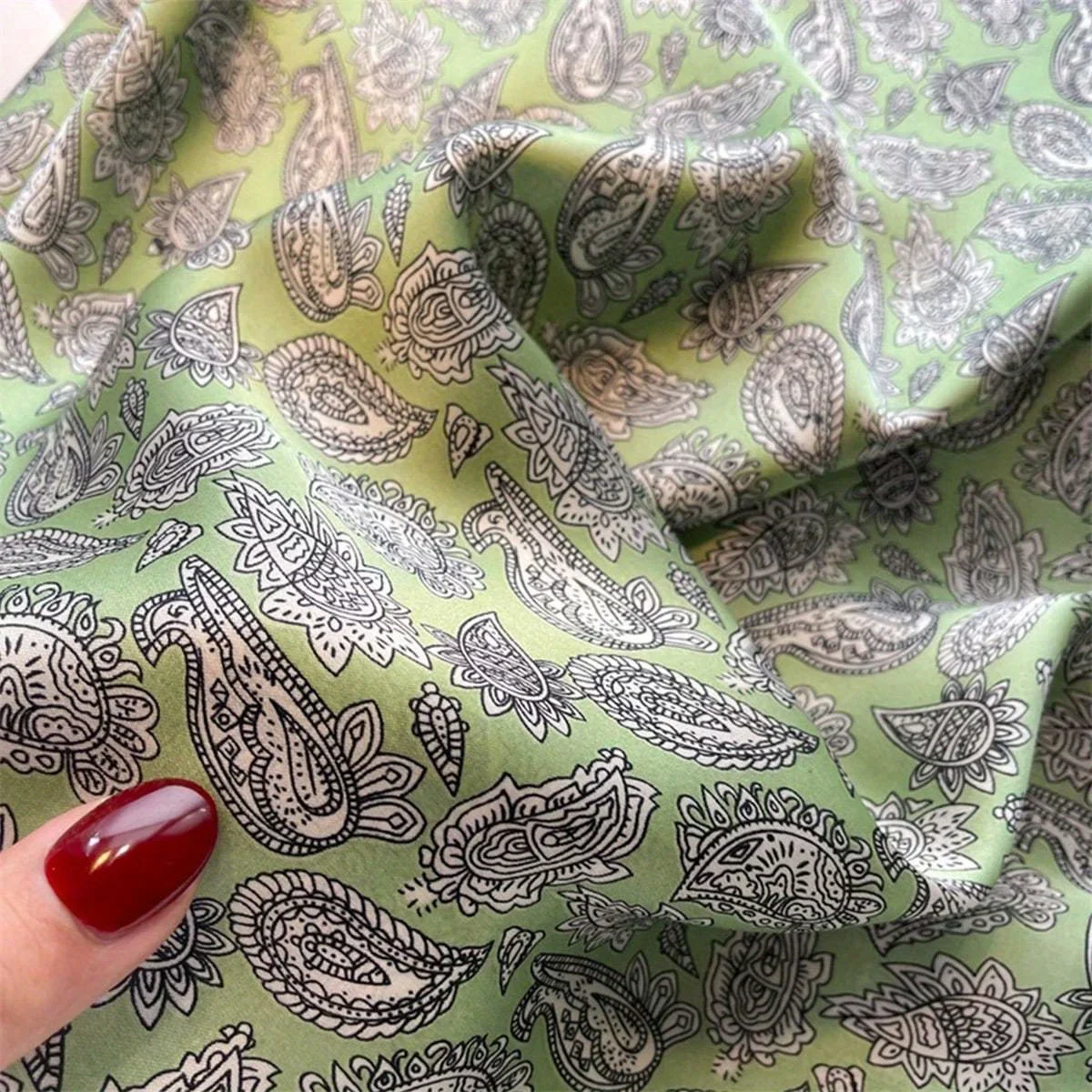 1 men's paisley print imitation silk wide-brimmed headscarf, men's scarf, suitable for casual occasions, outdoor activities,