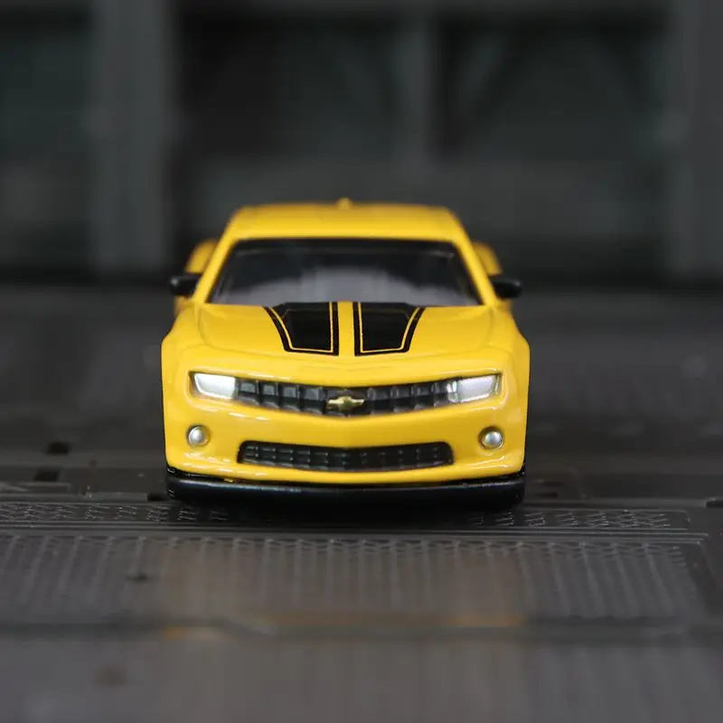 CCA 1:64 Chevrolet Camaro Alloy Sports Car Model Car Children's Toy Birthday Gift rich details, fine workmanship