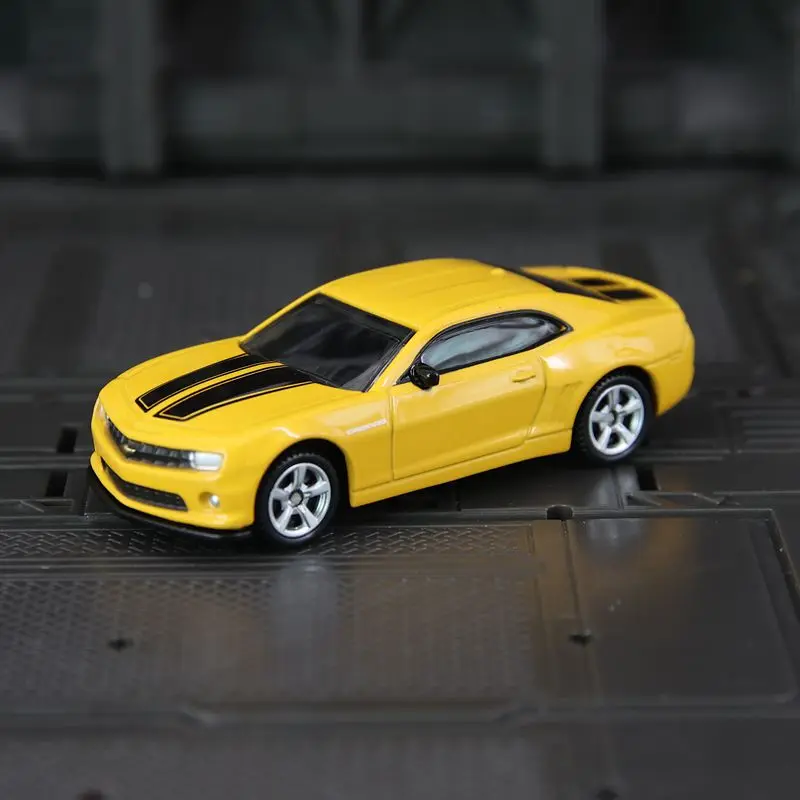 CCA 1:64 Chevrolet Camaro Alloy Sports Car Model Car Children's Toy Birthday Gift rich details, fine workmanship