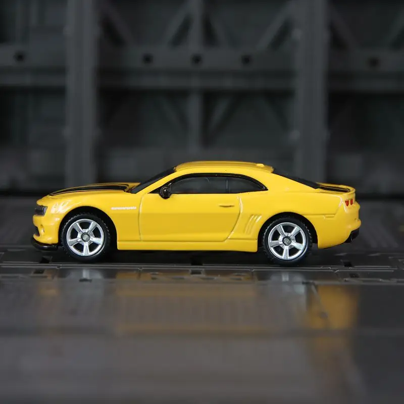 CCA 1:64 Chevrolet Camaro Alloy Sports Car Model Car Children's Toy Birthday Gift rich details, fine workmanship